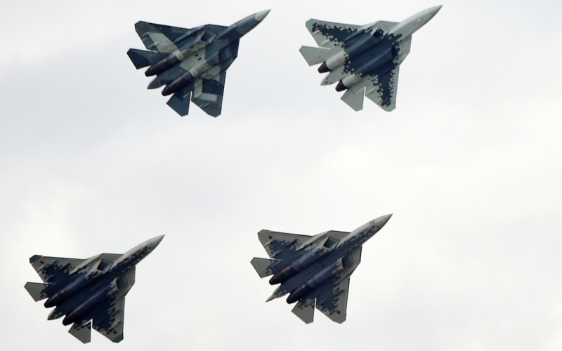Начались летные испытания прототипа двухместного истребителя Су-57