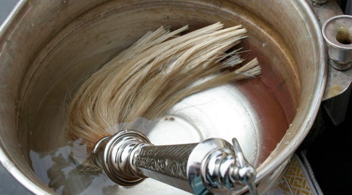 Из чего делают церковное кропило?