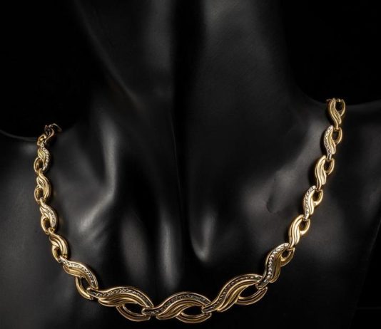 Колье или золотая цепочка: что выбрать?