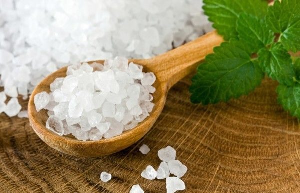 Зимний уход за кожей: польза натуральной соли для ванн