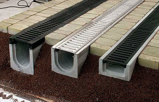 Какие бывают водоотводные лотки: виды и характеристики