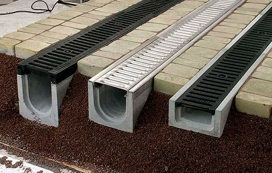 Какие бывают водоотводные лотки: виды и характеристики