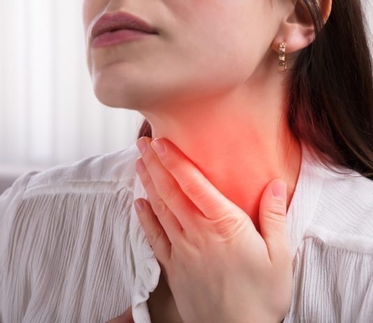 Как лечить горло в домашних условиях