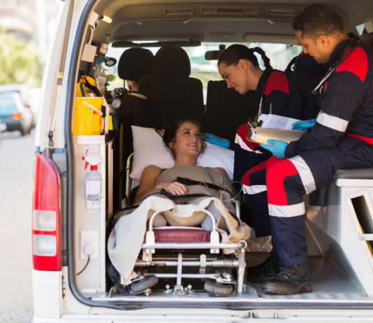 Перевозка лежачих больных: виды, способы