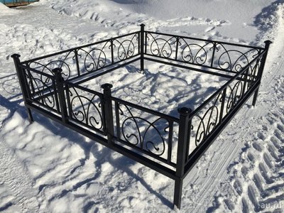 Кованые ограды: преимущества и особенности