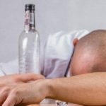 Причины, симптомы, стадии и лечение алкоголизма