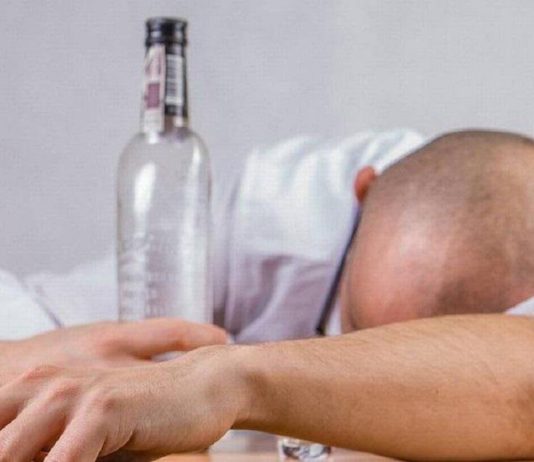 Причины, симптомы, стадии и лечение алкоголизма