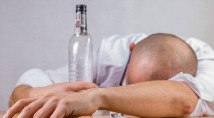 Причины, симптомы, стадии и лечение алкоголизма