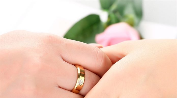 Золотое обручальное кольцо: магическая сила мягкого металла