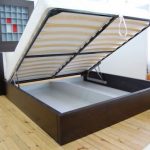 Для чего кровати с подъемным механизмом?