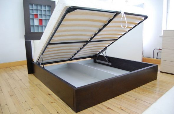 Для чего кровати с подъемным механизмом?