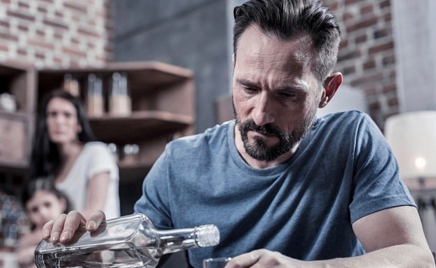 Вывод из запоя и лечение от алкоголизма