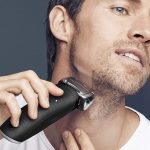 Можно ли бриться электробритвой на сухую?