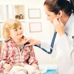 Когда нужно идти на приём к педиатру и чем он может помочь