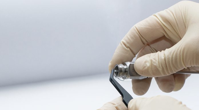 Кто выполняет ремонт эндохирургического оборудования и УЗИ?