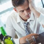 Вывод из запоя на дому или в стационаре: как поступить правильно