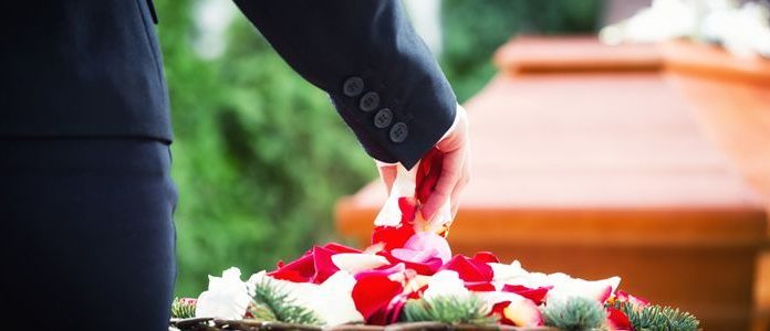 Как принято хоронить некрещеного человека: что можно, а что нельзя