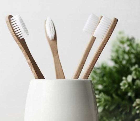 Как часто нужно менять зубную щетку и какую выбрать