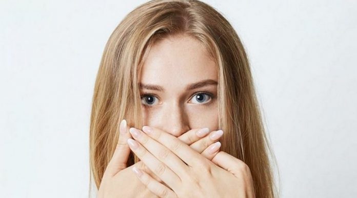 Неприятный запах изо рта: причины и лечение
