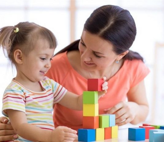 Какими качествами и навыками должна обладать няня для ребёнка