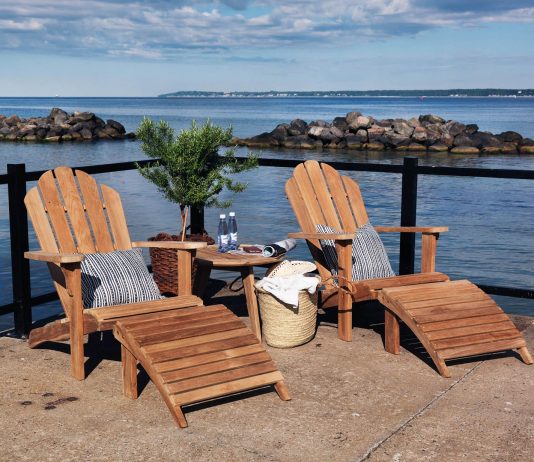 Пляжная мебель: что собой представляет и её разновидности