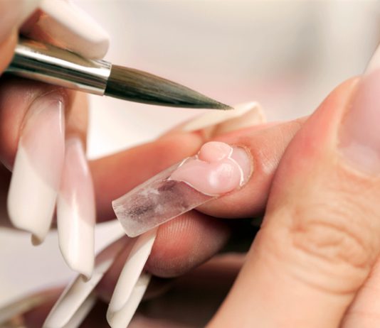 Плюсы, минусы гелевого наращивания ногтей