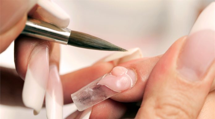 Плюсы, минусы гелевого наращивания ногтей