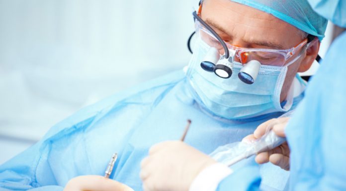 Какие заболевания лечит стоматолог-хирург?