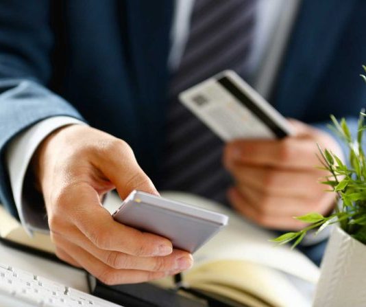 На каких условиях можно взять займ на карту