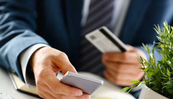 На каких условиях можно взять займ на карту