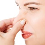 Запах в интимной зоне: как устранить?