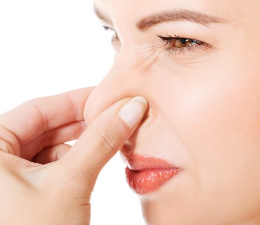 Запах в интимной зоне: как устранить?