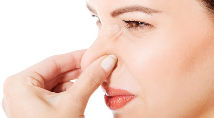 Запах в интимной зоне: как устранить?