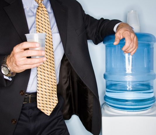 Как осуществляется доставка воды в офис