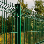 Что нужно учитывать при выборе забора из сварной сетки