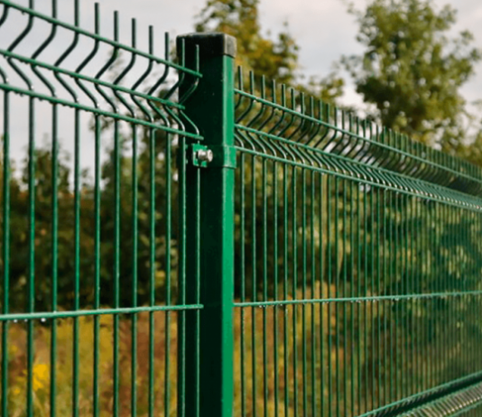 Что нужно учитывать при выборе забора из сварной сетки