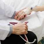 Когда нужно вызвать врача-нарколога на дом?