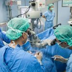 Как проводится операция по замене хрусталика