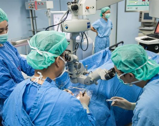 Как проводится операция по замене хрусталика