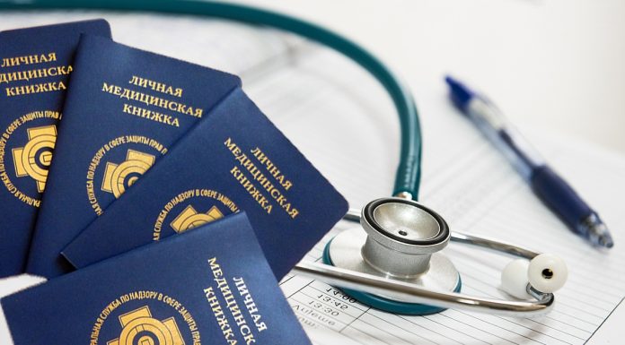 Кому из работников нужна медицинская книжка