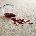Выведение пятен вина с ковров