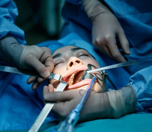 Хирургическая стоматология: сложные случаи