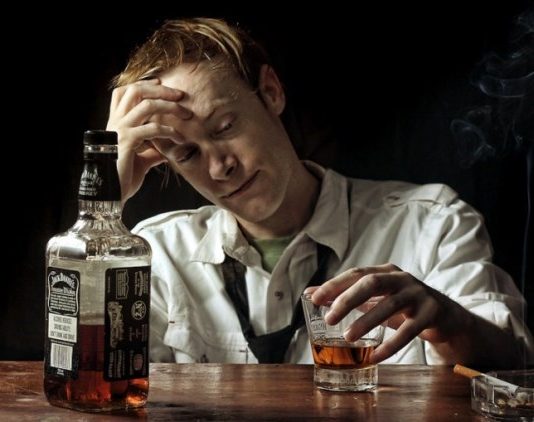В чем разница между пьяницей и алкоголиком
