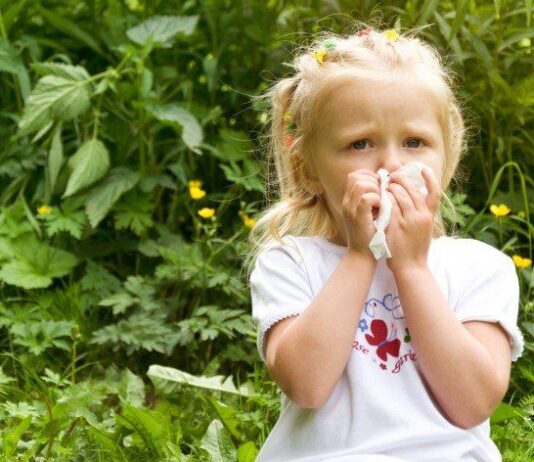 Почему дети летом болеют?