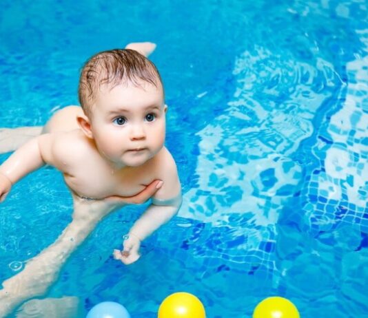 Особенности грудничкового плаванья