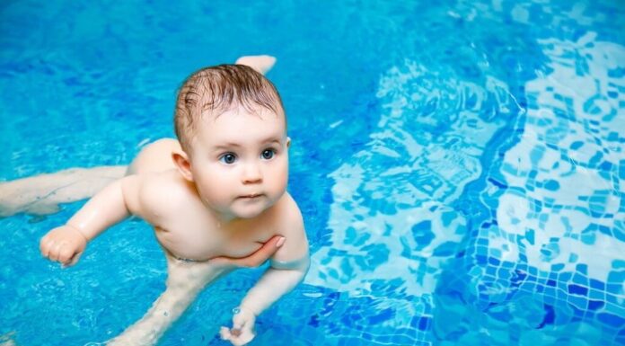 Особенности грудничкового плаванья