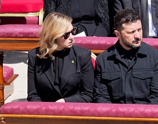 Зеленские на похоронах папы римского Франциска заняли чужое место
