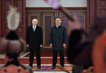 Киргизский оркестр встретил Путина в аэропорту песней «Калинка-Малинка»