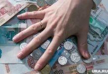 Тюменцам досрочно выплатят пенсии и детские пособия