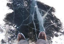 Ребенок провалился под лед и погиб на озере в Приморском крае